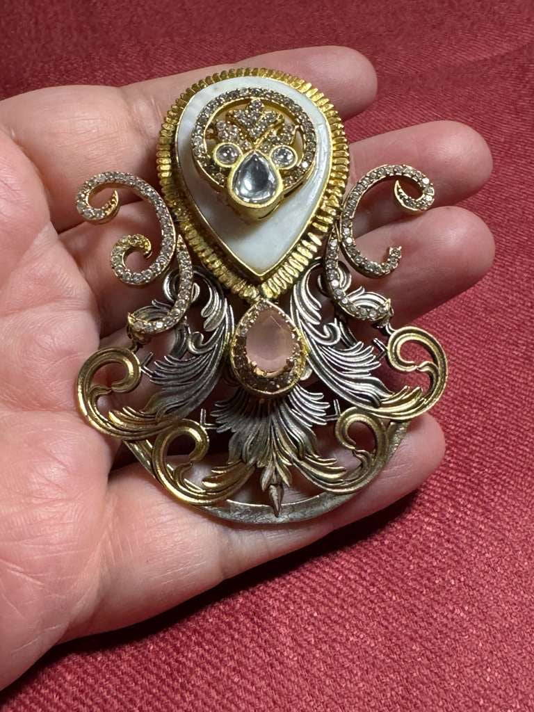 92.5 silver Dual tone pendant with Mother of Pearl and moissonite inlay from preloved collection