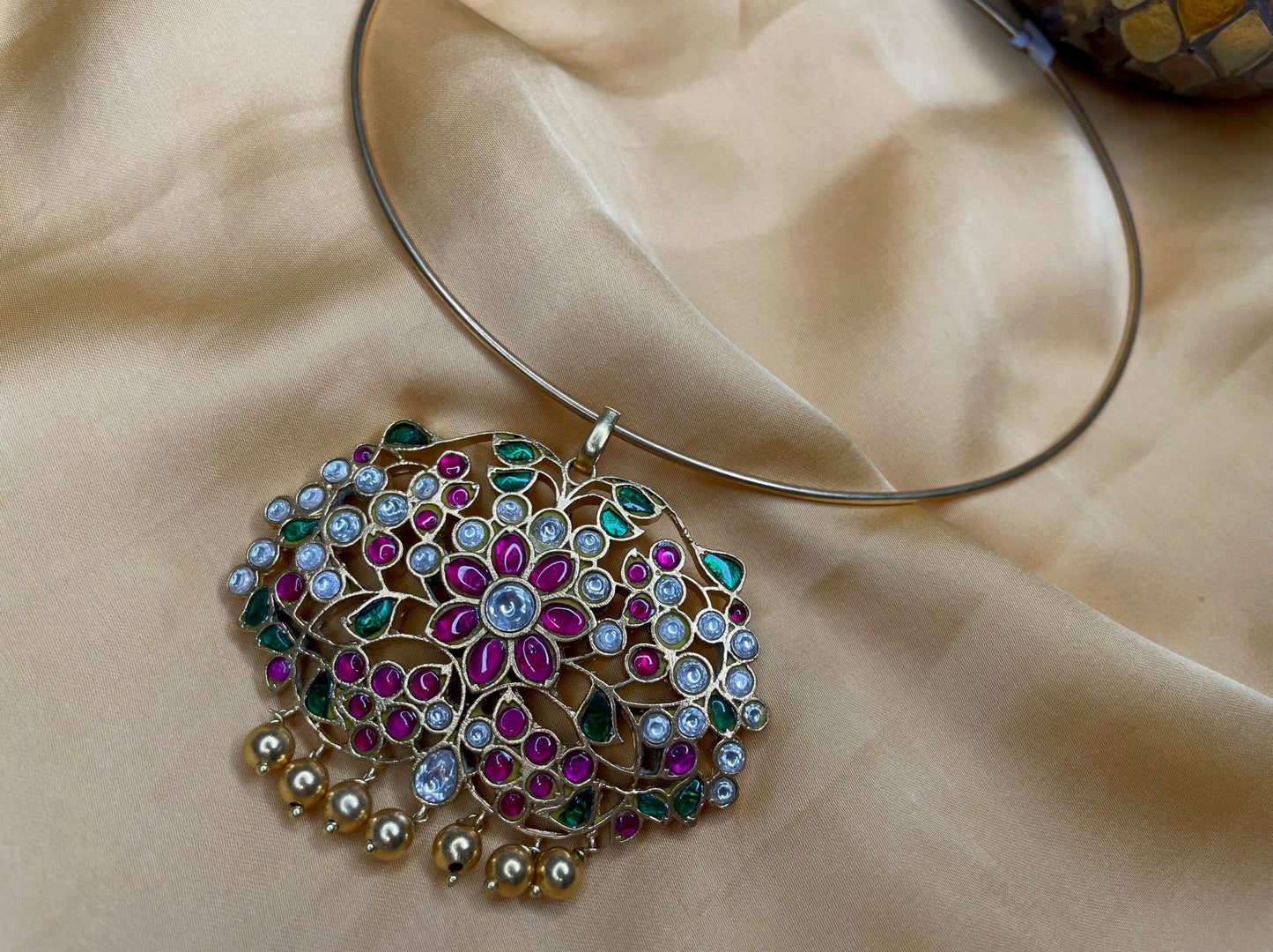 Kundan Jadau Big Flower Pendant Hasli