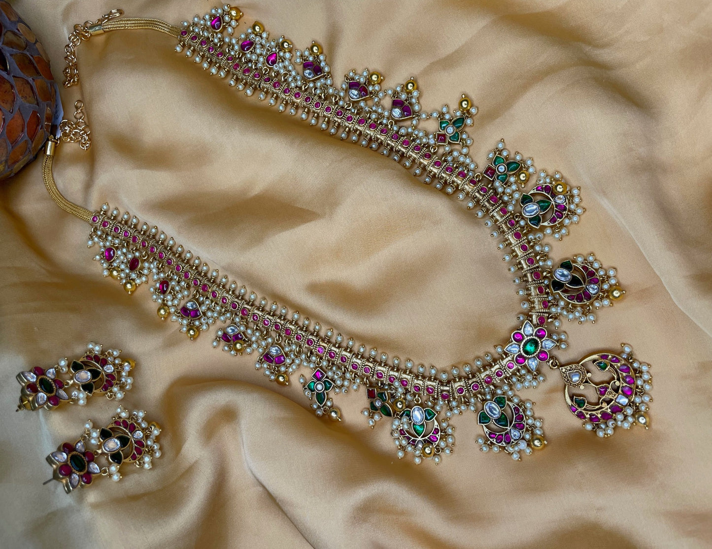 Kundan Jadau Guttapusalu Set