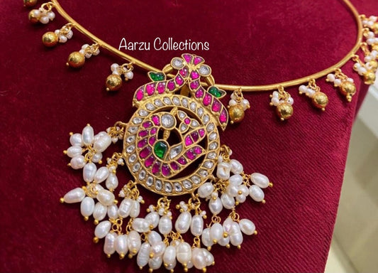 Kundan Jadau pendant with Gold beads and pearls Hasli