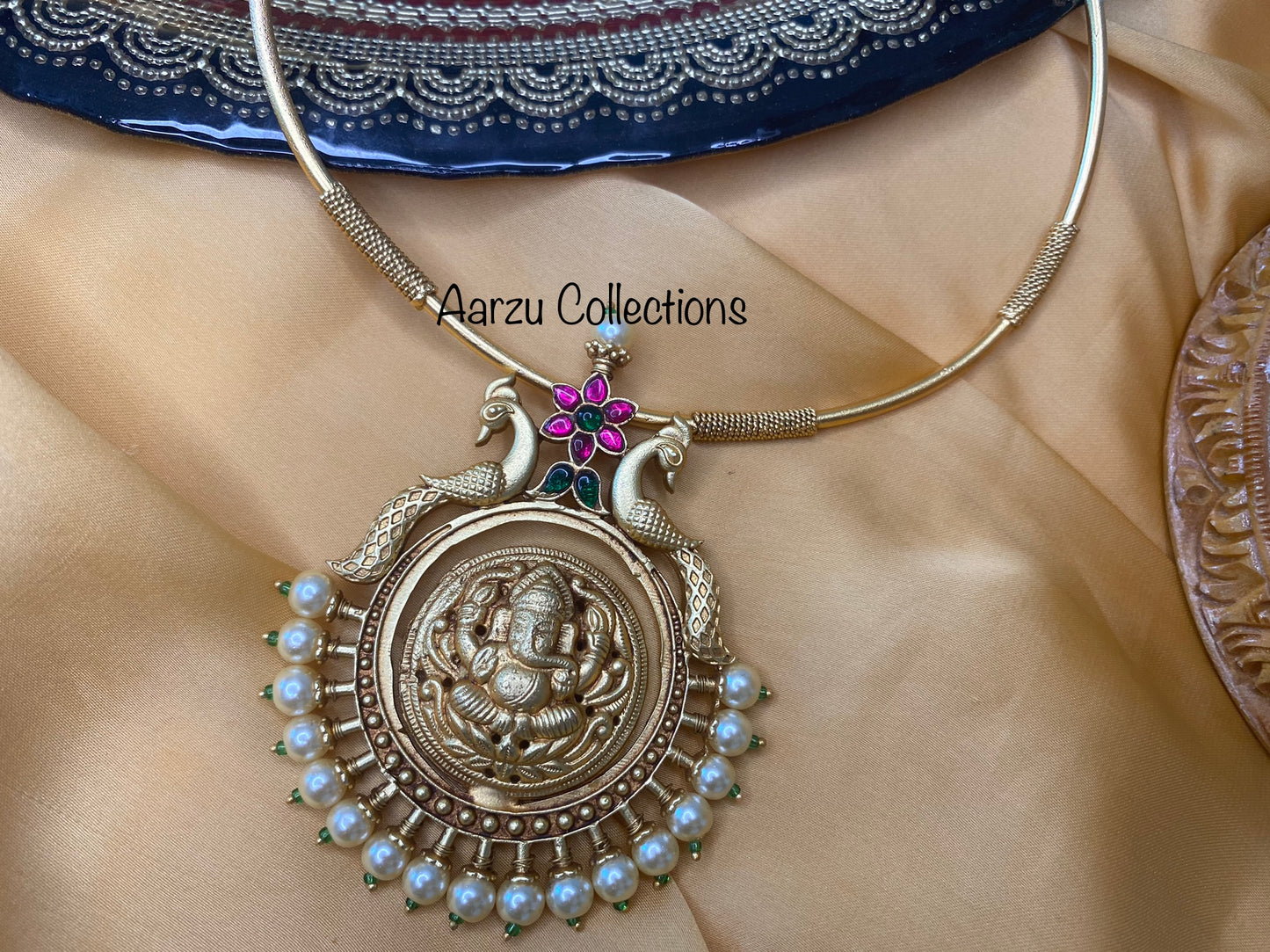 Kundan Jadau temple pendant