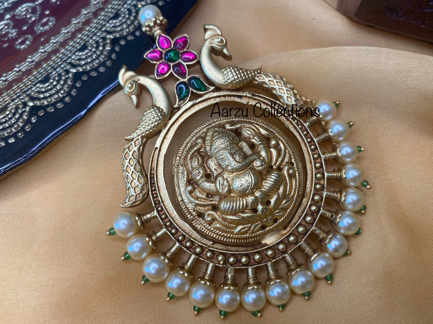 Kundan Jadau temple pendant