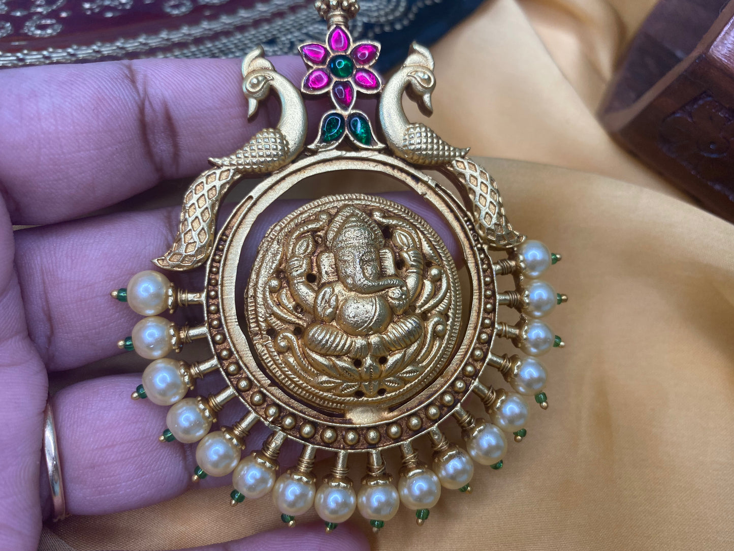 Kundan Jadau temple pendant