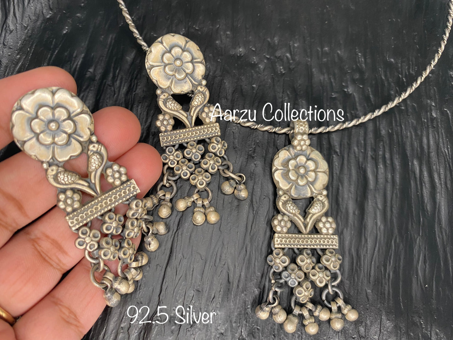 92.5 Silver old look hasli with pendant and earrings - 66 gms