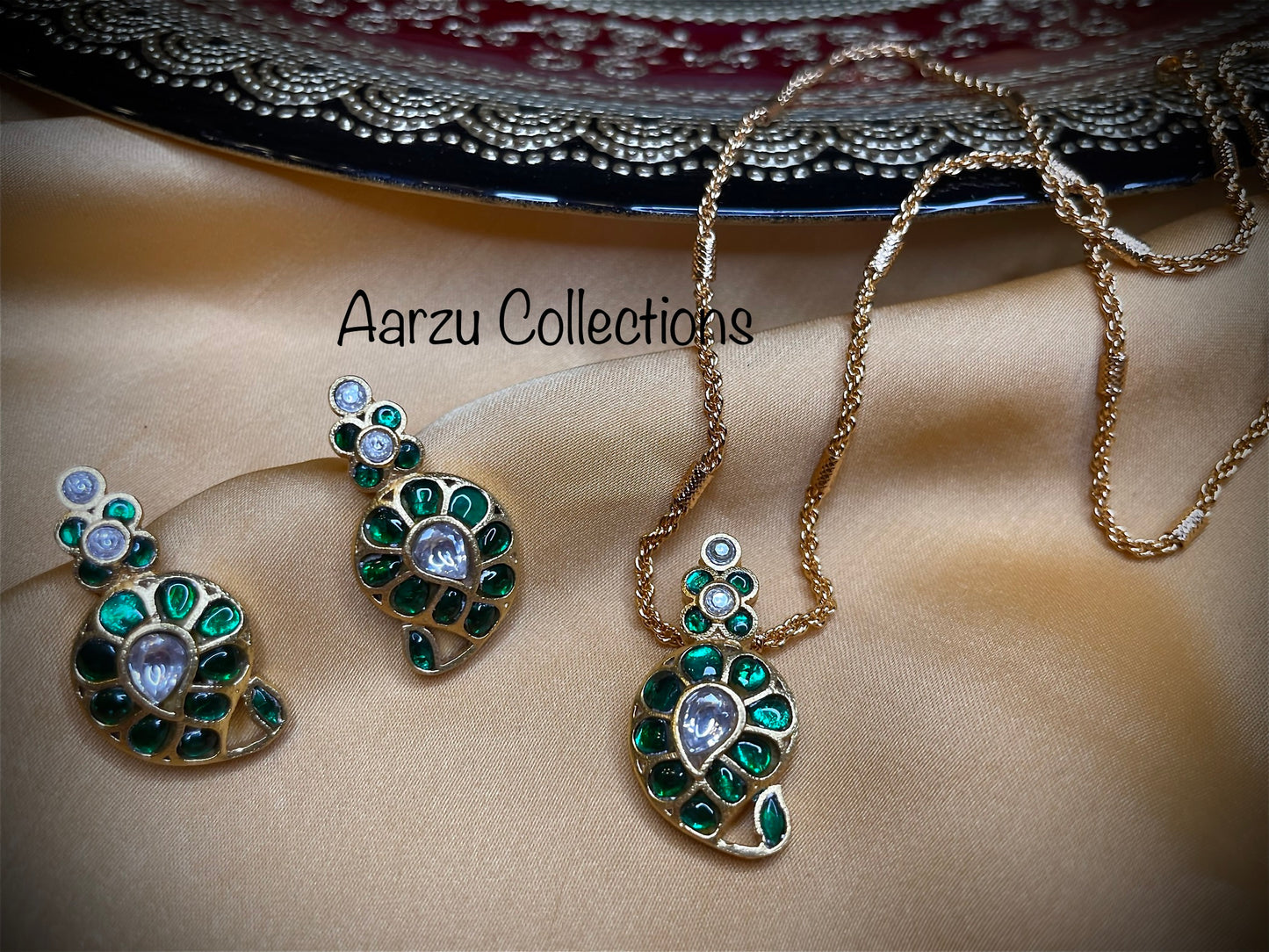 Kundan Jadau paisley Pendant Set with chain