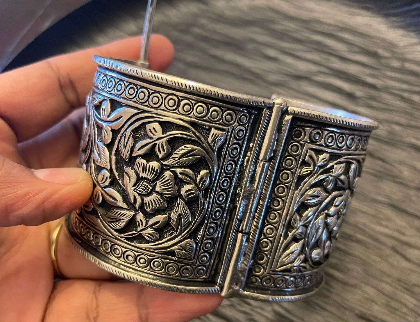 92.5 Silver Chitai openable cuff kada - 102 gms