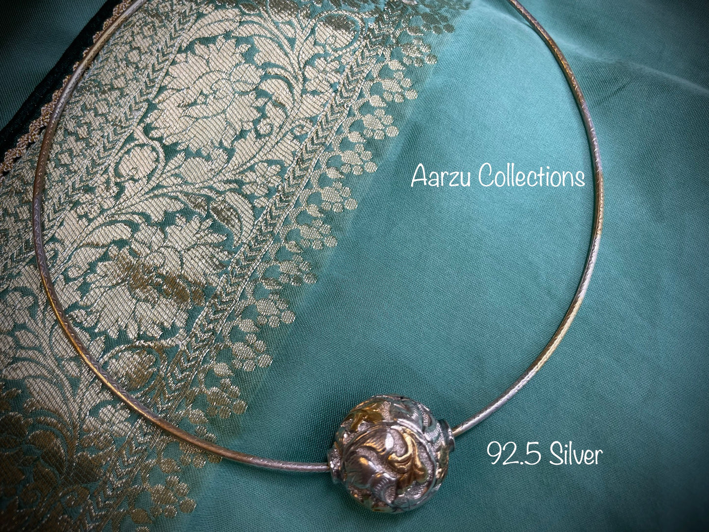 92.5 Silver danity hasli with pendant - dual tone