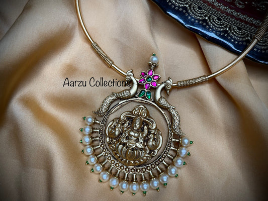 Kundan Jadau Temple pendant with Hasli