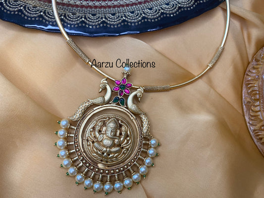 Kundan Jadau temple pendant